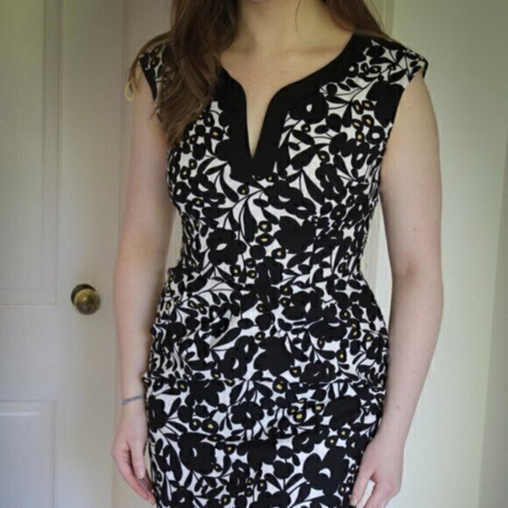 London Times dress Black yellow white dress size 4
